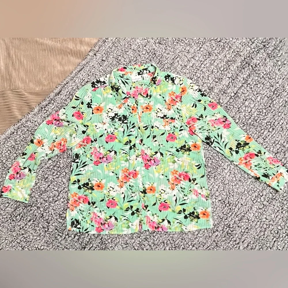 Kim Rogers Floral Blouse - Picture 2 of 9